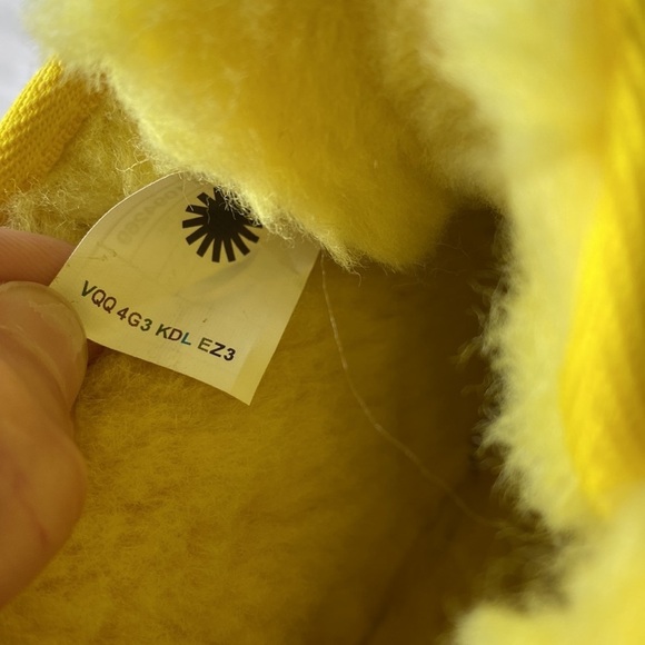 🎄SALE! UGG Neumel Women’s boot size 5 Canary - Picture 6 of 7